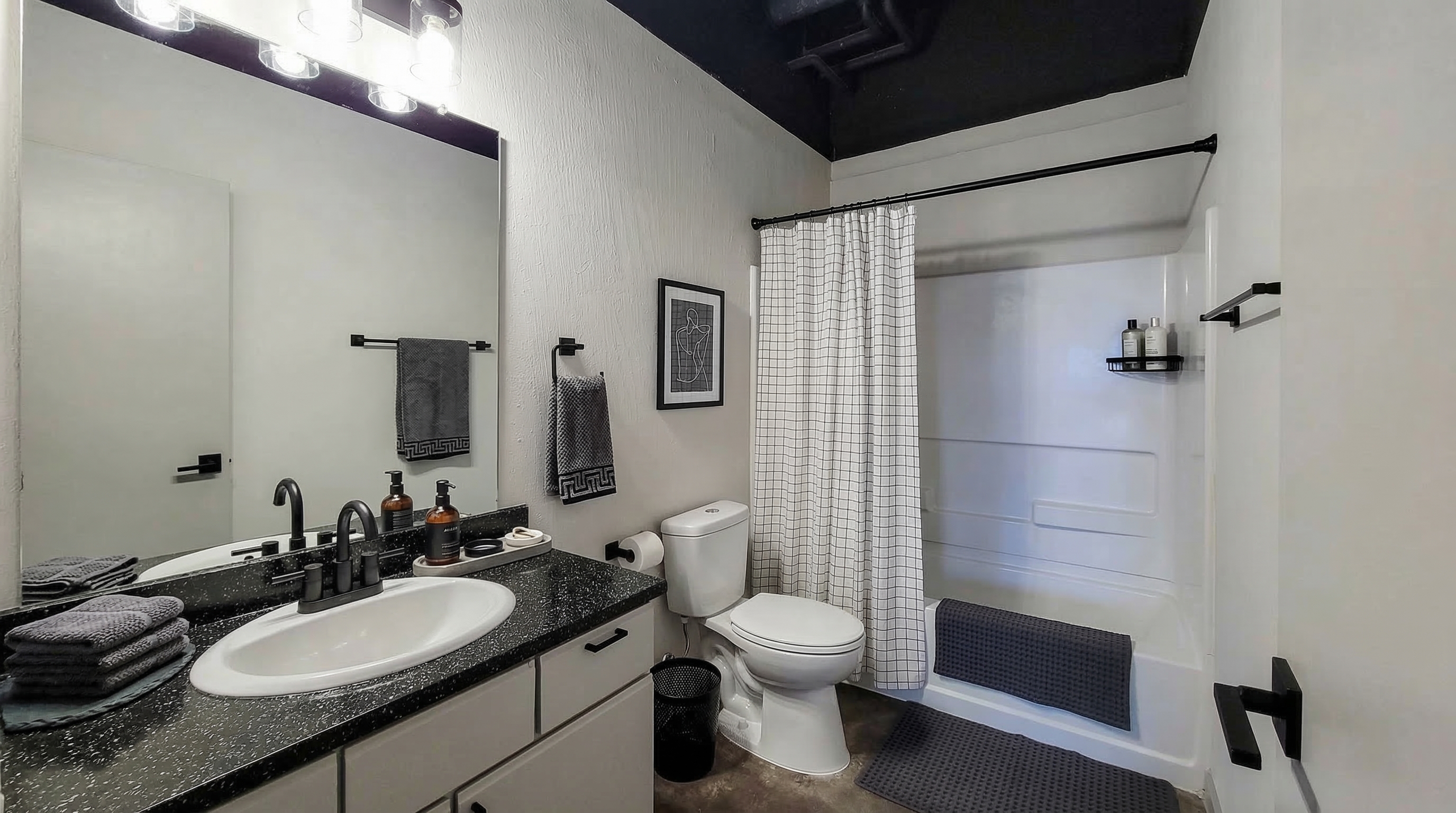 2 Bedroom 1 Bath interior 7