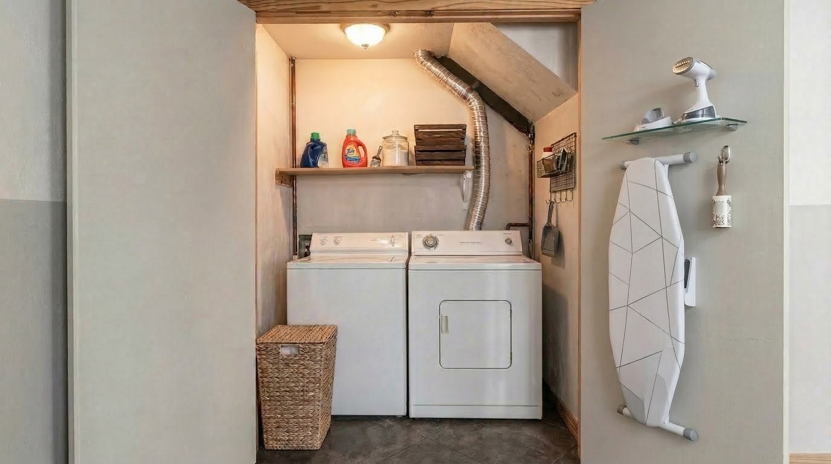 2 Bedroom 1 Bath interior 8